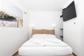 Thomas's cozy room with Breakfast